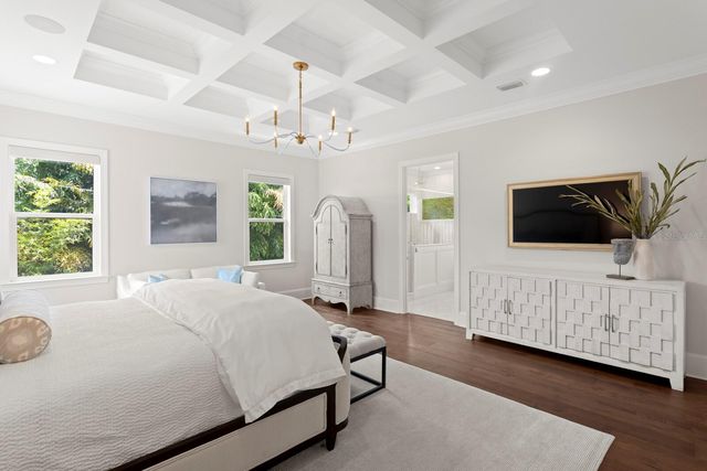 534 LADRONE AVENUE, Tampa, FL 33606