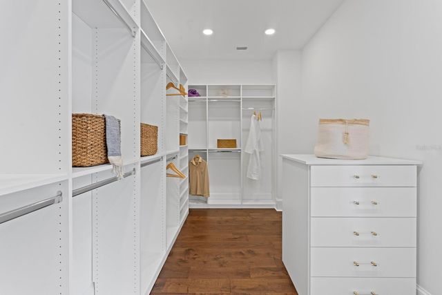 534 LADRONE AVENUE, Tampa, FL 33606