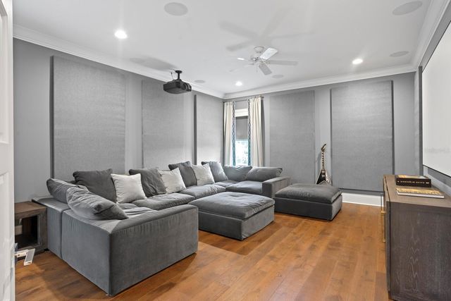 534 LADRONE AVENUE, Tampa, FL 33606