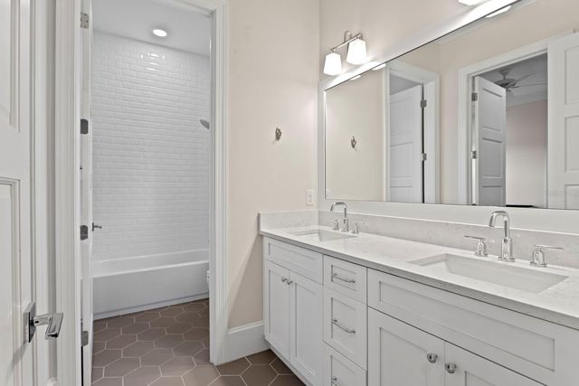 534 LADRONE AVENUE, Tampa, FL 33606