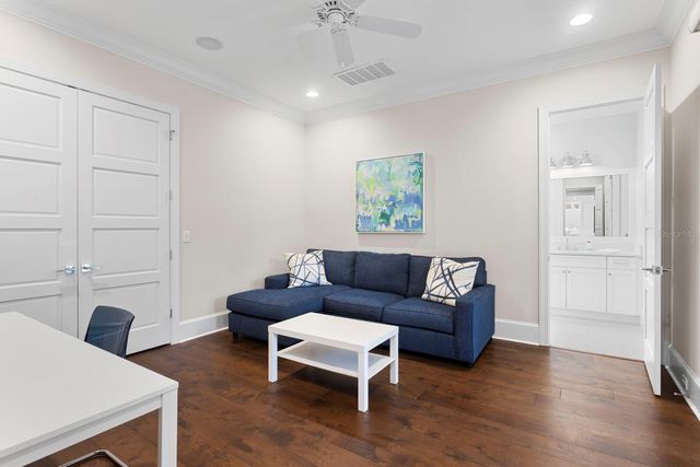 534 LADRONE AVENUE, Tampa, FL 33606