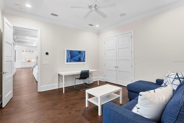 534 LADRONE AVENUE, Tampa, FL 33606