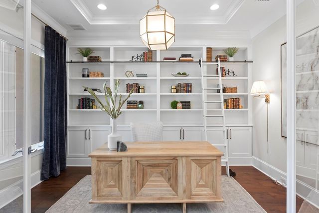 534 LADRONE AVENUE, Tampa, FL 33606