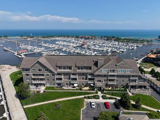 4 Gaslight DRIVE #302, Racine, WI 53403
