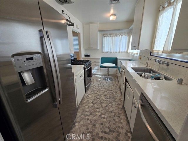 5111 Ledge Avenue, North Hollywood (los Angeles), CA 91601