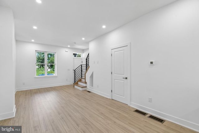 2834 W GLENWOOD, Philadelphia, PA 19121