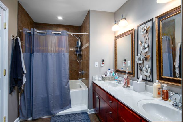 453 Gleneagles Way, Versailles, KY 40383