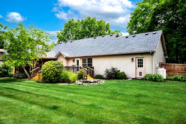 453 Gleneagles Way, Versailles, KY 40383
