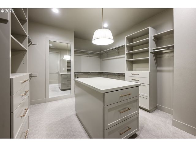 2424 GLENMORRIE Dr, Lake Oswego, OR 97034
