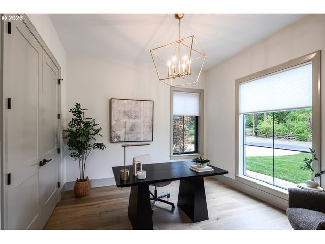2424 GLENMORRIE Dr, Lake Oswego, OR 97034
