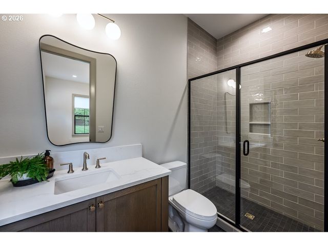 2424 GLENMORRIE Dr, Lake Oswego, OR 97034