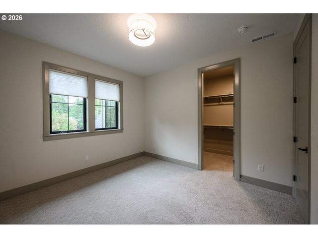 2424 GLENMORRIE Dr, Lake Oswego, OR 97034