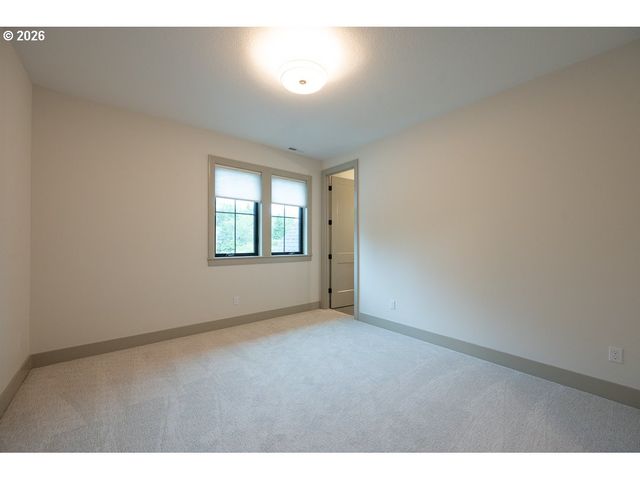2424 GLENMORRIE Dr, Lake Oswego, OR 97034