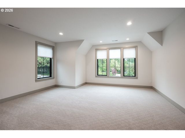 2424 GLENMORRIE Dr, Lake Oswego, OR 97034