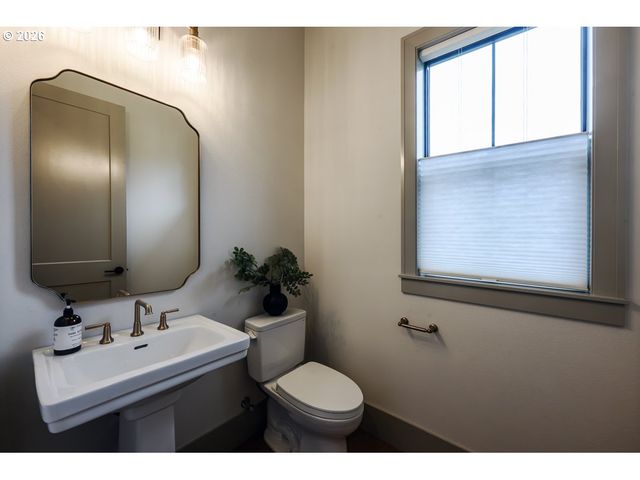 2424 GLENMORRIE Dr, Lake Oswego, OR 97034