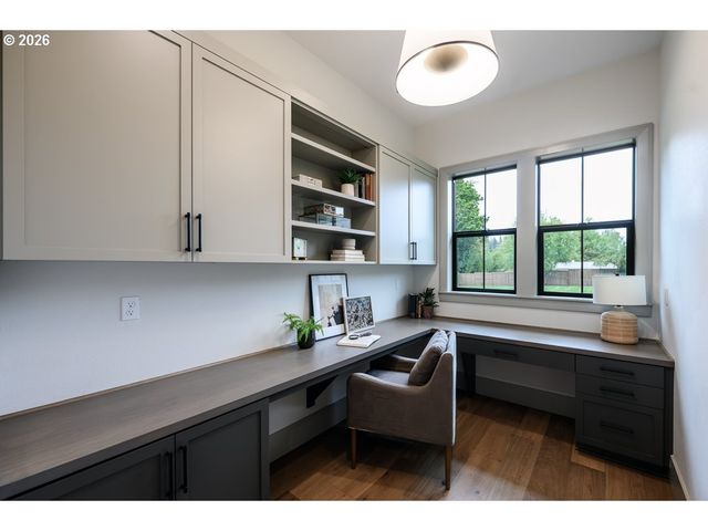 2424 GLENMORRIE Dr, Lake Oswego, OR 97034
