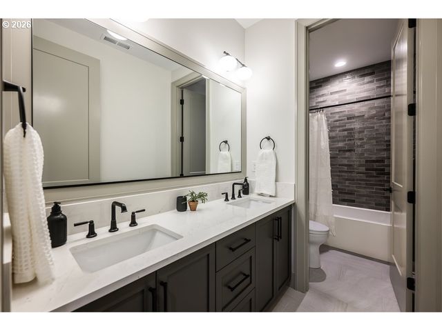2424 GLENMORRIE Dr, Lake Oswego, OR 97034
