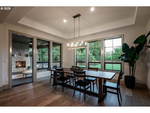 2424 GLENMORRIE Dr, Lake Oswego, OR 97034