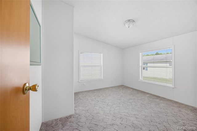 11331 N Lake Drive, Fenton, MI 48430