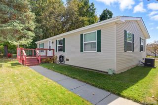 11331 N Lake Drive, Fenton, MI 48430