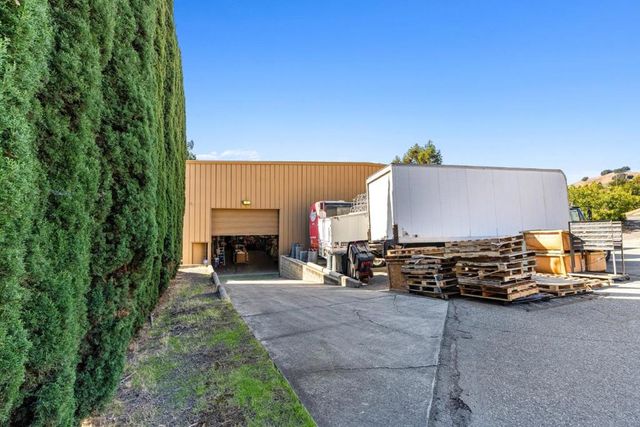 1995 Old Calaveras Road, Milpitas, CA 95035