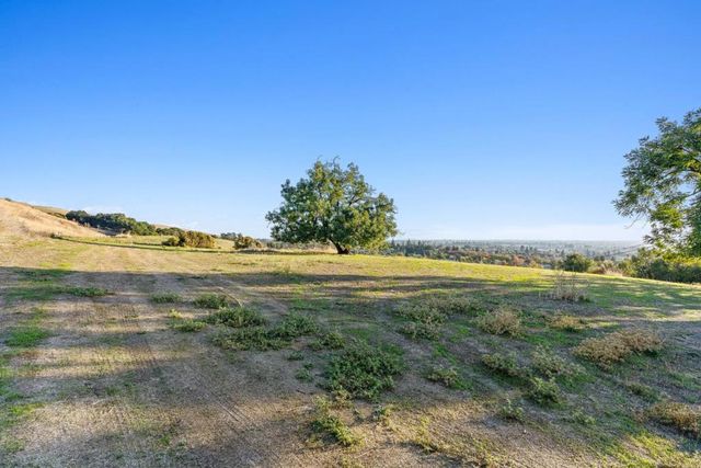 1995 Old Calaveras Road, Milpitas, CA 95035