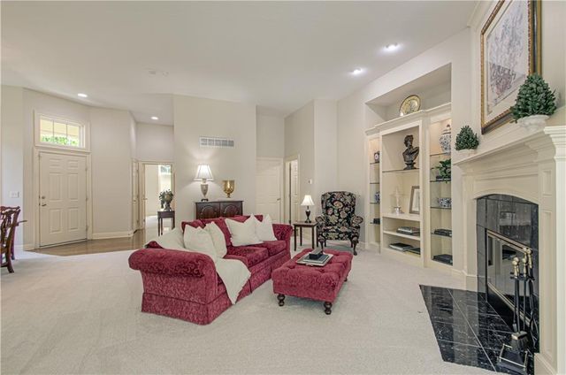 812 W 132nd Terrace, Kansas City, MO 64145