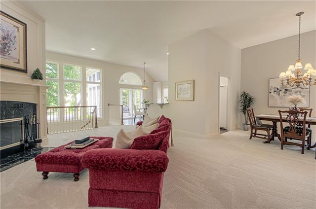 812 W 132nd Terrace, Kansas City, MO 64145