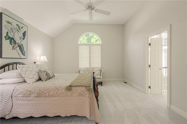 812 W 132nd Terrace, Kansas City, MO 64145