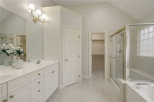 812 W 132nd Terrace, Kansas City, MO 64145