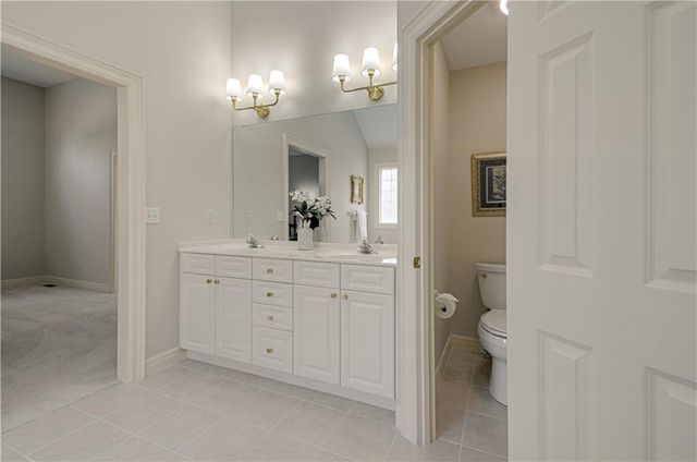 812 W 132nd Terrace, Kansas City, MO 64145