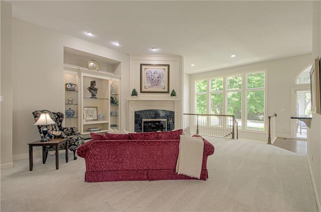 812 W 132nd Terrace, Kansas City, MO 64145
