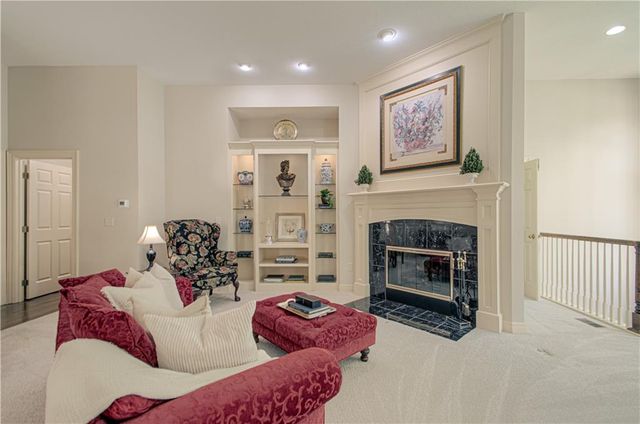 812 W 132nd Terrace, Kansas City, MO 64145