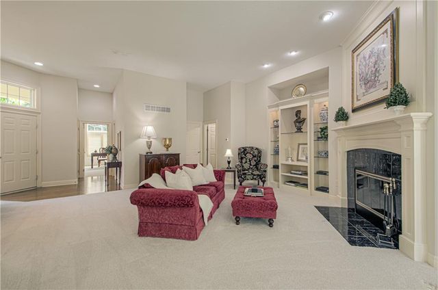 812 W 132nd Terrace, Kansas City, MO 64145