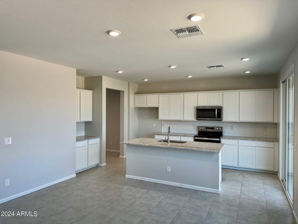 17959 W CREEDANCE Boulevard, Surprise, AZ 85387 — photo 2