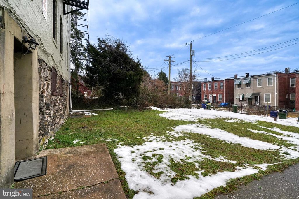 Image 12 of property listing at 2111 PARK AVE, Baltimore, MD 21217