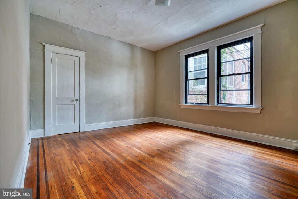 Image 13 of property listing at 2111 PARK AVE, Baltimore, MD 21217