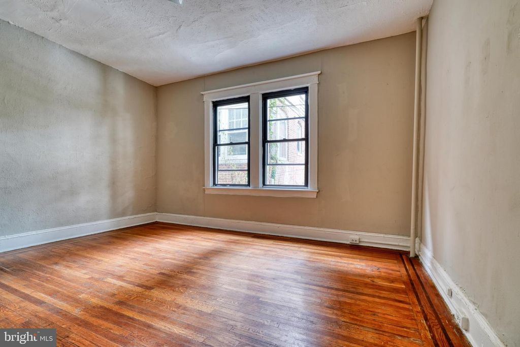 Image 14 of property listing at 2111 PARK AVE, Baltimore, MD 21217