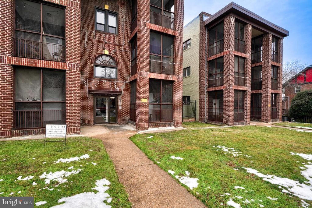 Image 2 of property listing at 2111 PARK AVE, Baltimore, MD 21217