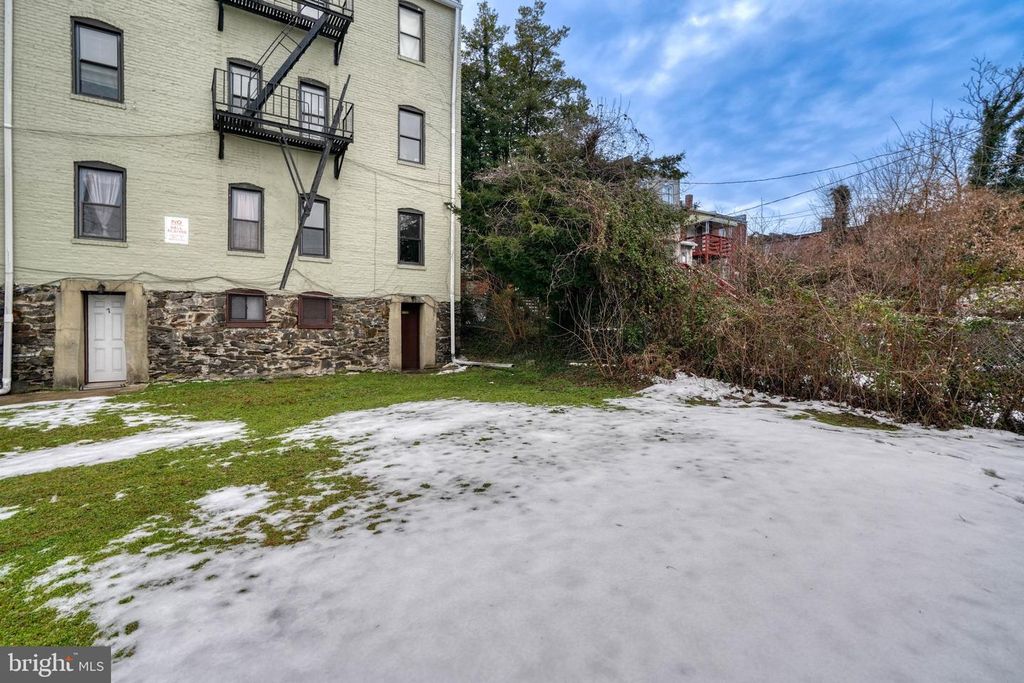 Image 21 of property listing at 2111 PARK AVE, Baltimore, MD 21217