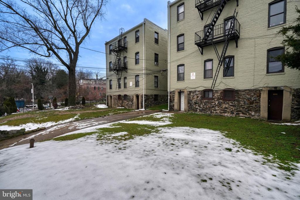 Image 22 of property listing at 2111 PARK AVE, Baltimore, MD 21217