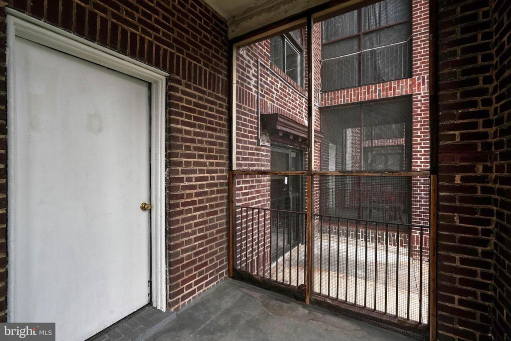 Image 3 of property listing at 2111 PARK AVE, Baltimore, MD 21217