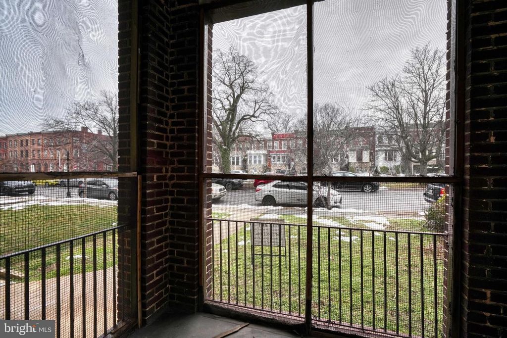 Image 4 of property listing at 2111 PARK AVE, Baltimore, MD 21217