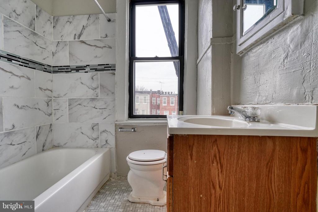 Image 6 of property listing at 2111 PARK AVE, Baltimore, MD 21217