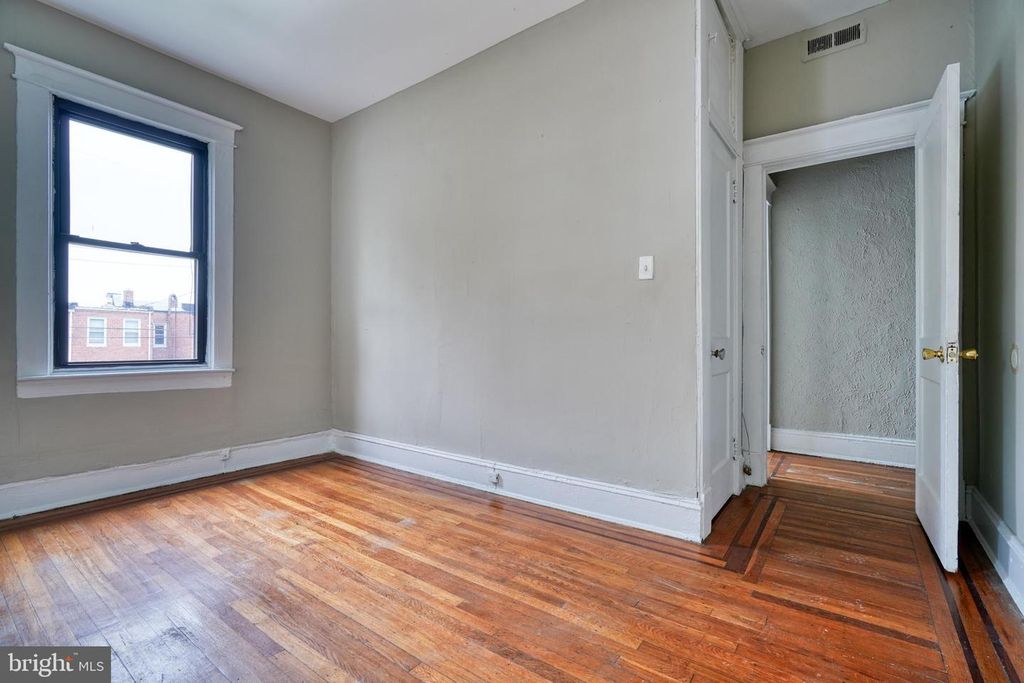 Image 9 of property listing at 2111 PARK AVE, Baltimore, MD 21217