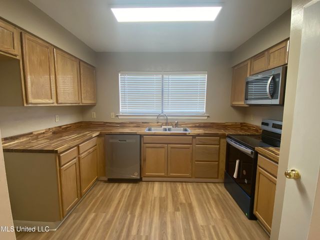 5405 Woodridge Drive, Gautier, MS 39553