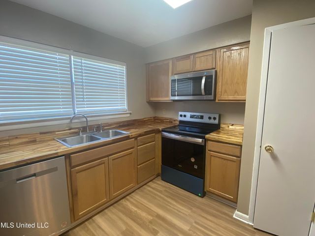 5405 Woodridge Drive, Gautier, MS 39553