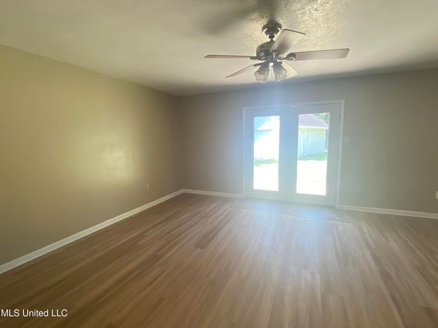 5405 Woodridge Drive, Gautier, MS 39553