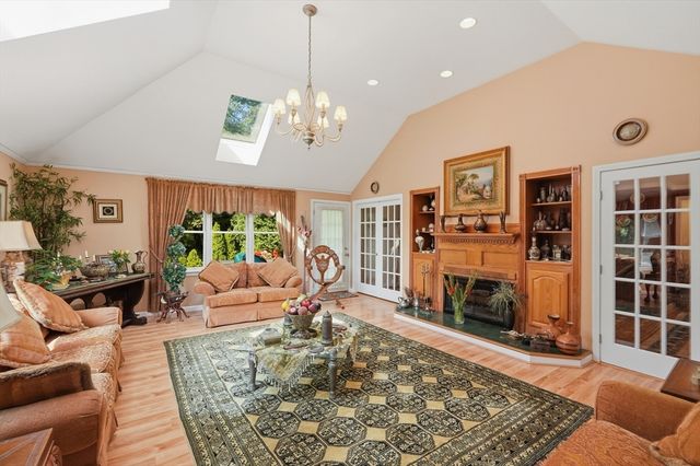 301 Winch St, Framingham, MA 01701