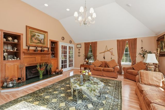 301 Winch St, Framingham, MA 01701
